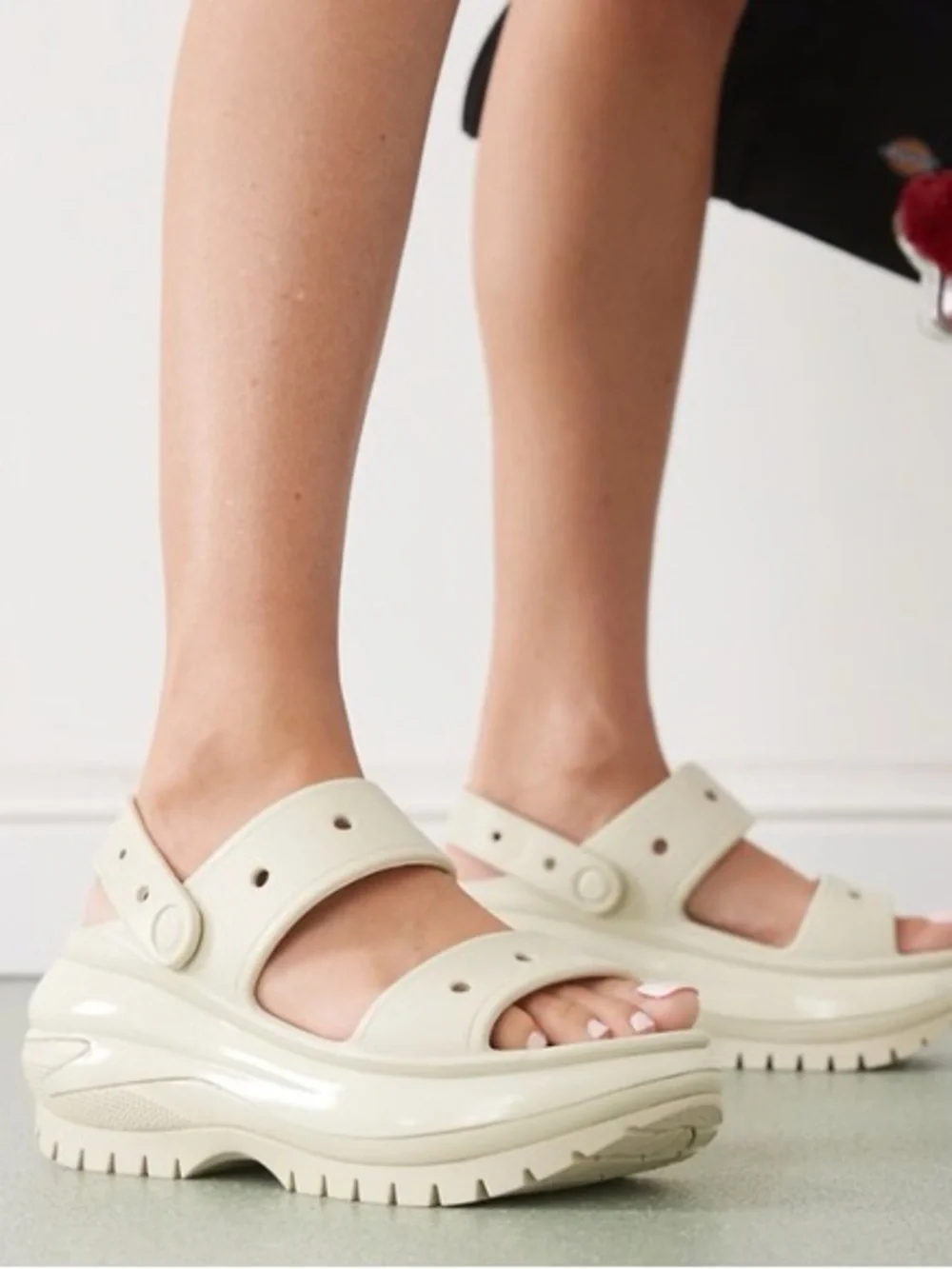 Crocs | Mega Crush Bone Sandals
